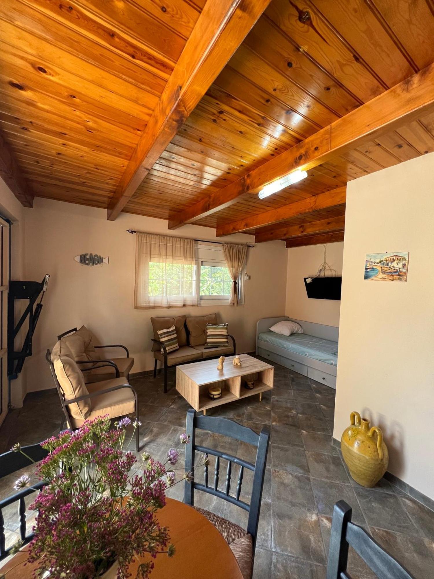 Nisaki Mathraki B&B 部屋 写真